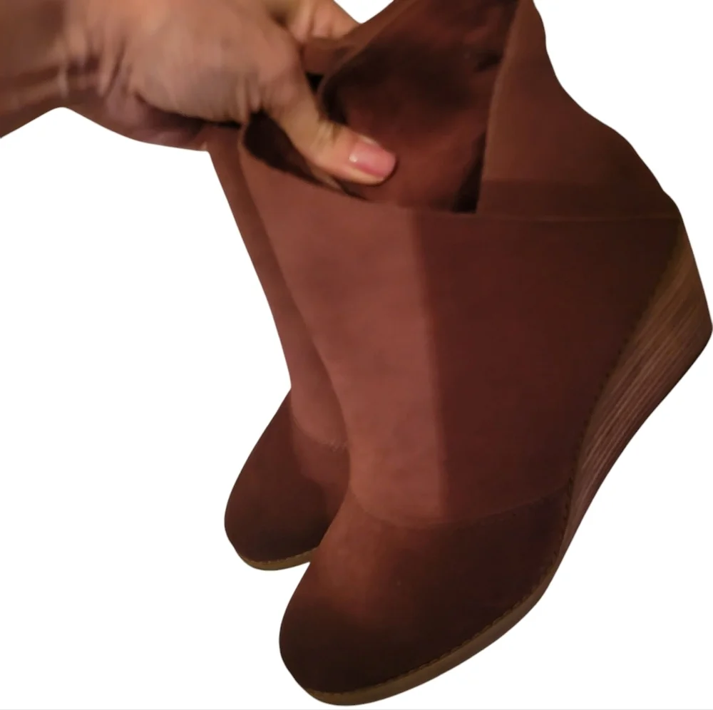 Tom's Sutton Chestnut Brown Wedge Boots NWT‎ Outdoor Cold Weather Elevated Basic